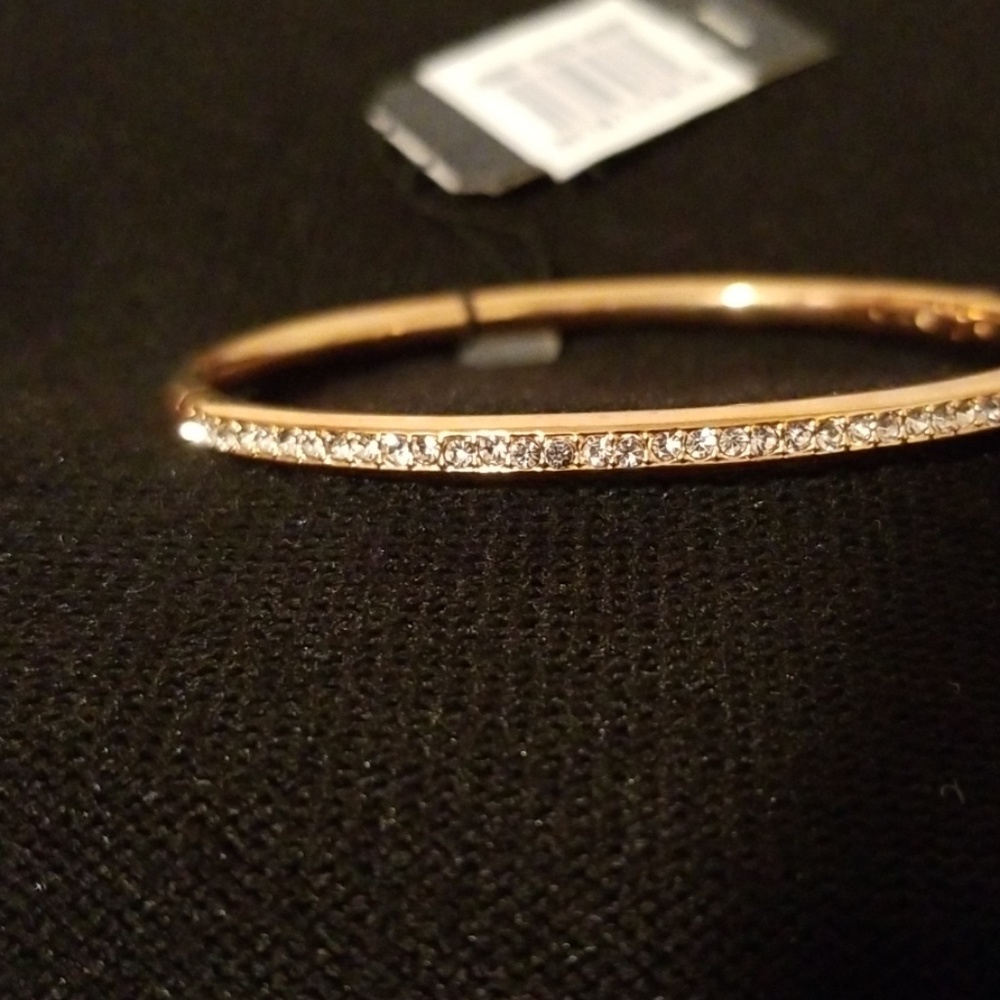 NWT!! Rosegold Bracelet and Earrings Set - Picture 5 of 8